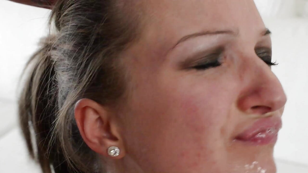 Ragazze che sputano - di Dorotthy nero e la schiava melania