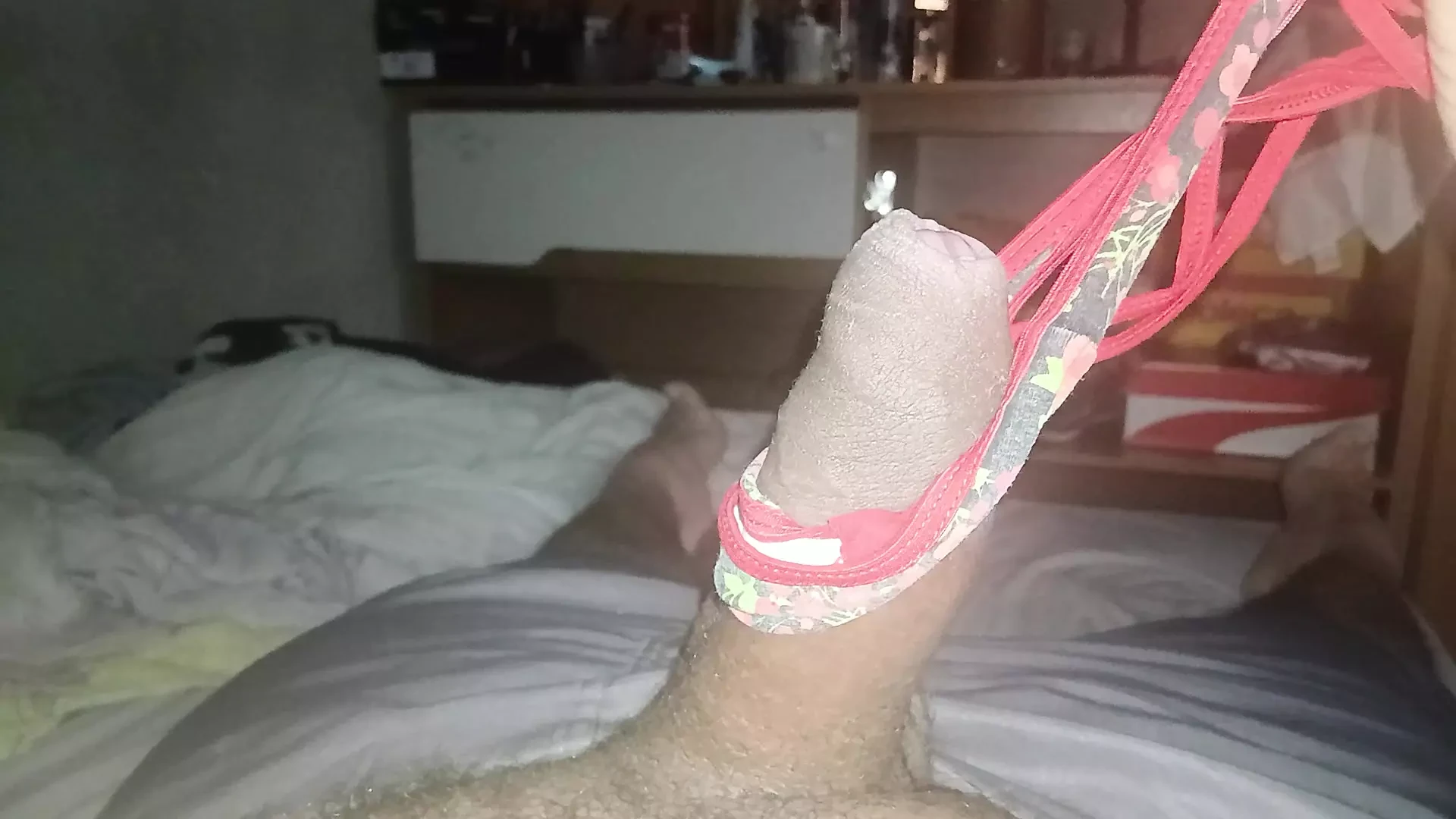 punheta com a calcinha da amiga da minha esposa