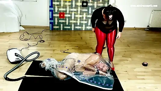 Domina, herrin, april - geräumte und verschlossene sklavin