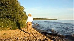 Walk in nylon tights – big butt on the beach