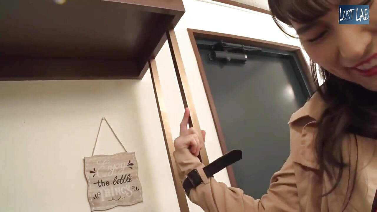 噂を検証した、超下品な言い方。すでにバイブレーターが中に入っている状態で到着、現実は想像よりも狂気に満ちる パート4