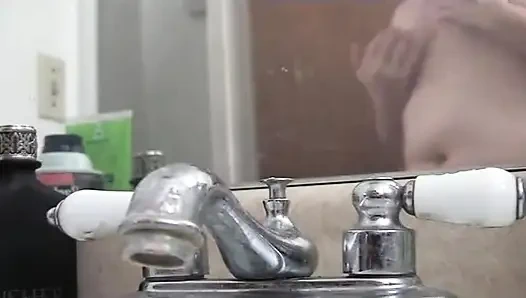 İri güzel kötü kızlar: aynada iri güzel kadın