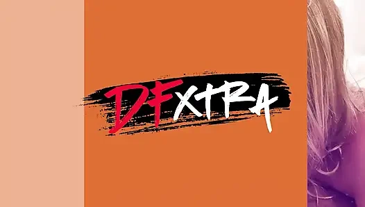 DFXTRA - возбужденная крепко сложенная жена глотает хуище друга, пока муж наблюдает