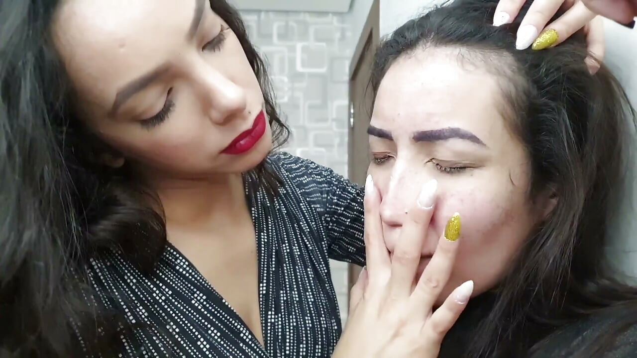 Hands Squeezing Extreme - the Sexy Hands and the Powerful Face Massage