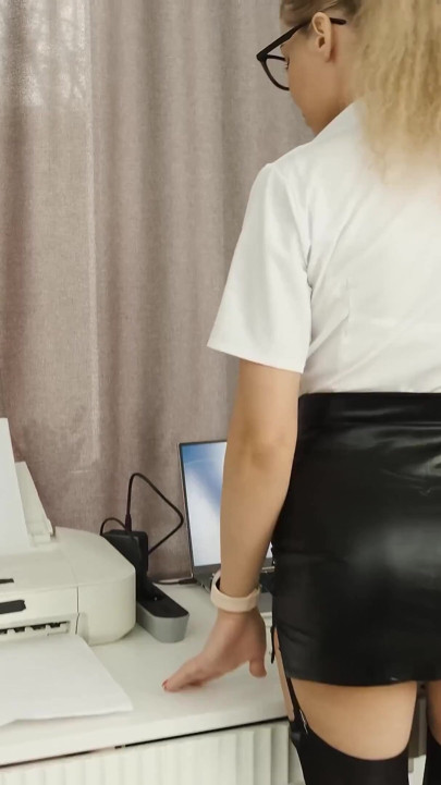 Secretary MILF Anus Stretched at the Office