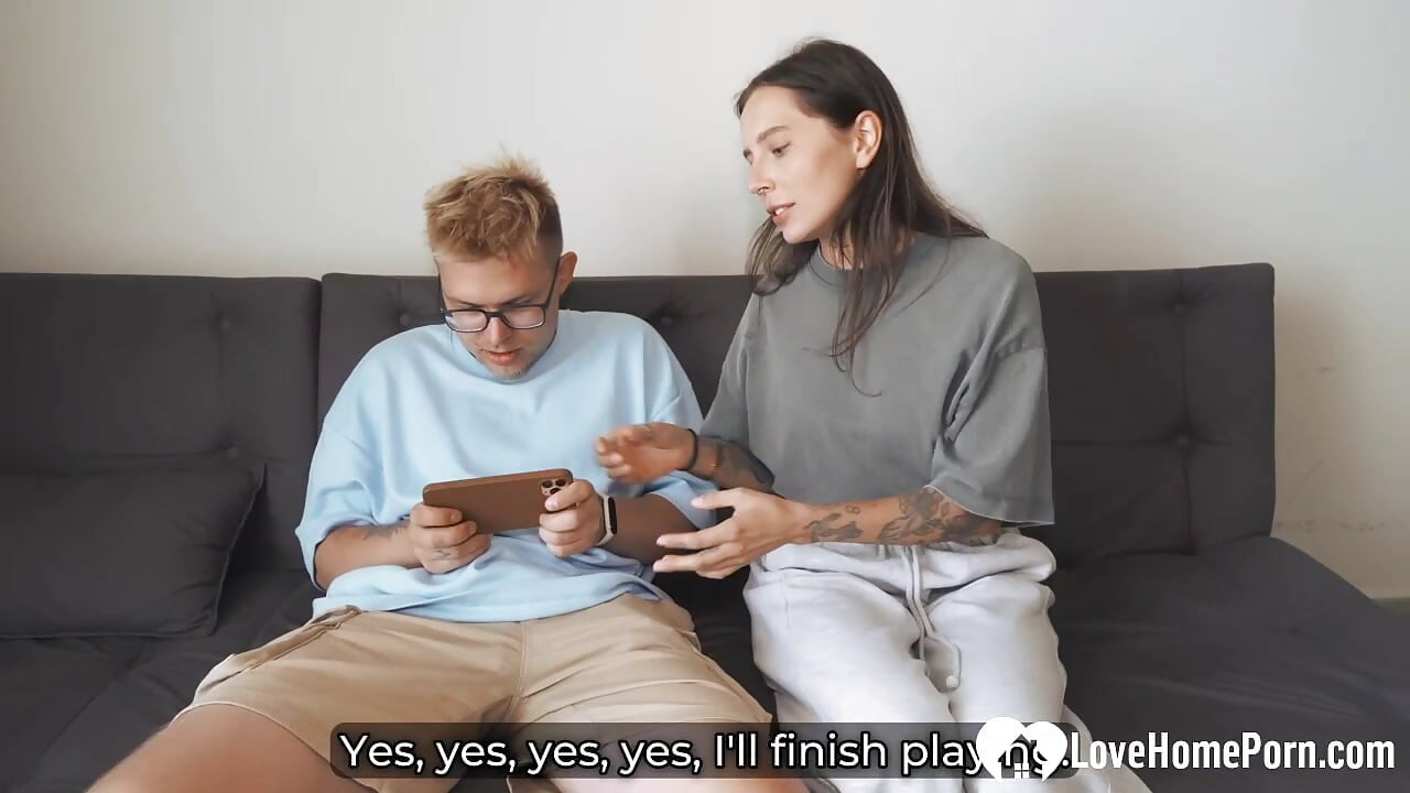 Zrzka spolubydlící chtěla šukat před hodinou