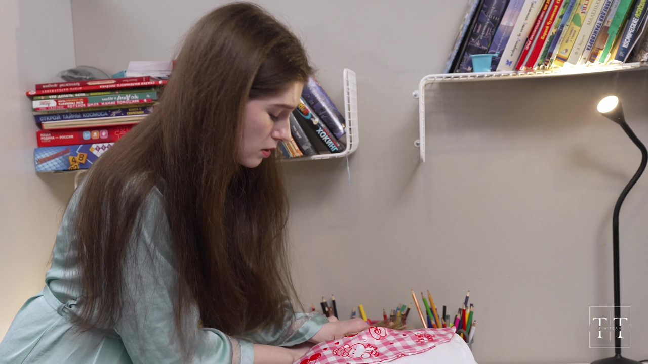 你是一个非常坏的女孩，贝拉！继父蒂姆会惩罚你