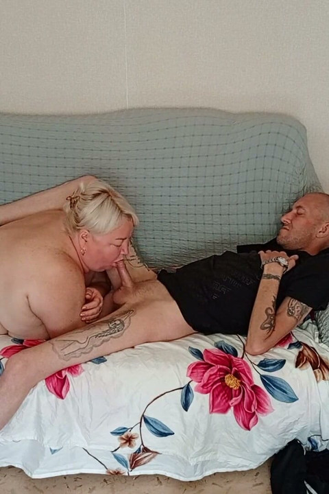 Stepmom Gives a Deep and High-quality Blowjob Before My Cumshot