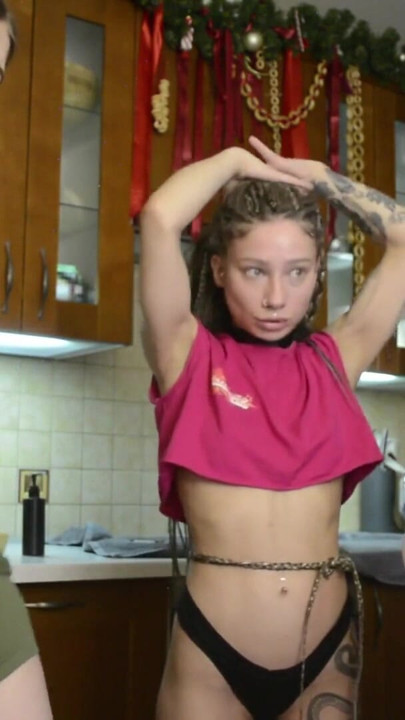 este trio pervertido fodeu a boca da namorada com força e se divertiu mais | Clipe 1