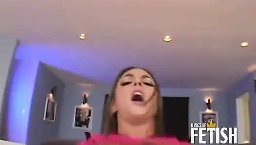 Memek berbulu si cewek cantik rambut cokelat dientot habis-habisan