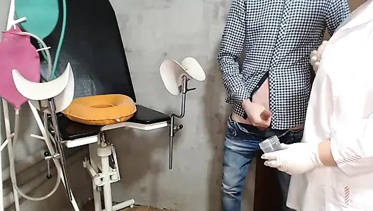 Büyük memeli bir hemşire bir hastanın boşalmasına izin veriyor