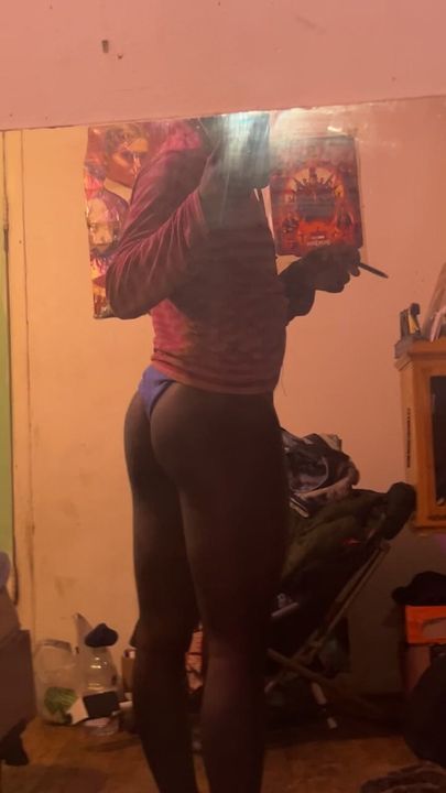 I’m Bisexual Asf I Love Checking Out My Ass When I Smoke Za Even Tho I Got Flat Booty Lol