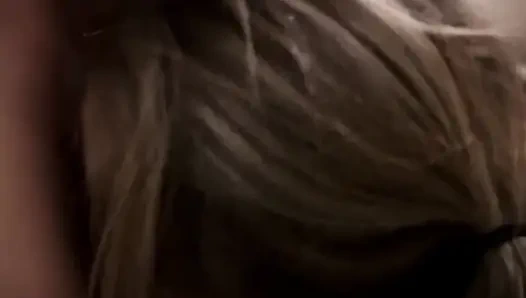 Sıkı amcığım ıslak ve sert sikilmek istiyor