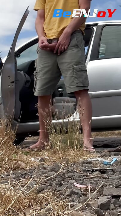 BeENJoY - Jerking me on car and take a big load in front of drivers. Very risky Be Enjoy to have sex outdoors! Exhib life