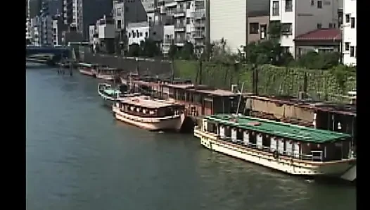 P128G01 A Showa-era erotic drama where men and women, and women intertwine, unfold on Tokyo's yakatabune (houseboats)!　