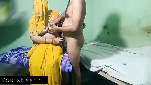 Büyük göt, sari ve daha yüksek sesle inliyor, bir çiftin romantik anları