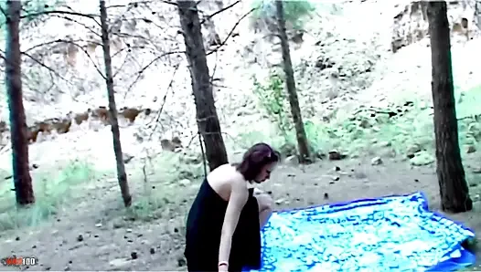 Krystal wallas: memek krystal wallas dientot di hutan