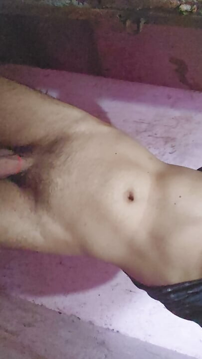 Chico gym desi masturbándose