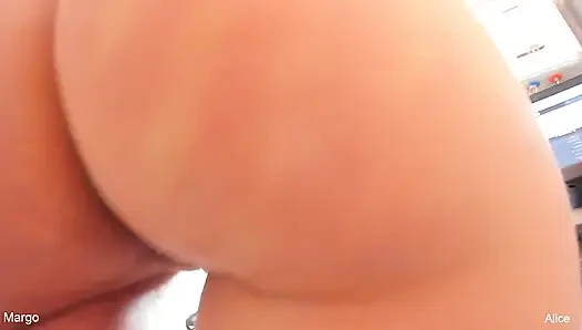 Lesbian lagi asik mandi bareng-bareng sampai muncrat