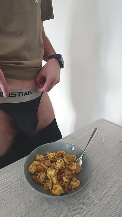 Hand Free Cum In Pasta