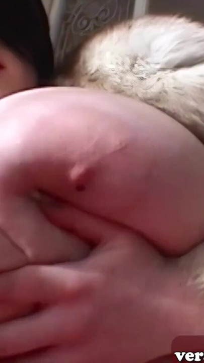 Thick German natural boobs housewife wiggles | Clip 1