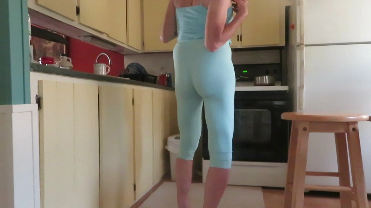 Crossdresser in skin-tight leggings.