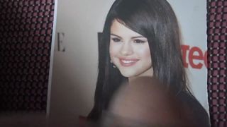 Плевание и камшот на Selena Gomez