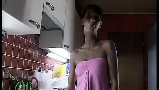 Pelacur jerman bertubuh kurus lagi asik ngentot kontol di alam terbuka