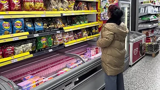 Девушка из супермаркета схватила меня за репу