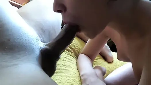 Ariel Mcgwire gırtlağına kadar alıyor ve gırtlağına kadar alıyor