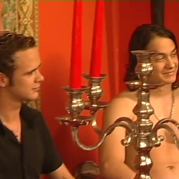 Sama kod kuće s Ricom i njegovim perverznim prijateljima...