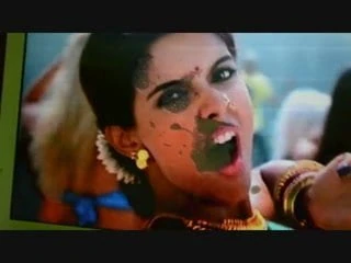 Asin ,Un naatha vaaila en sunniya pottu pallu velakanumdi,,,