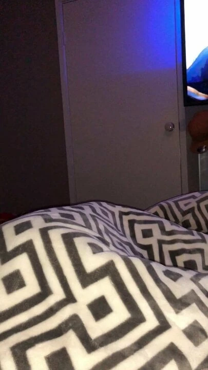 Hands free cum shot