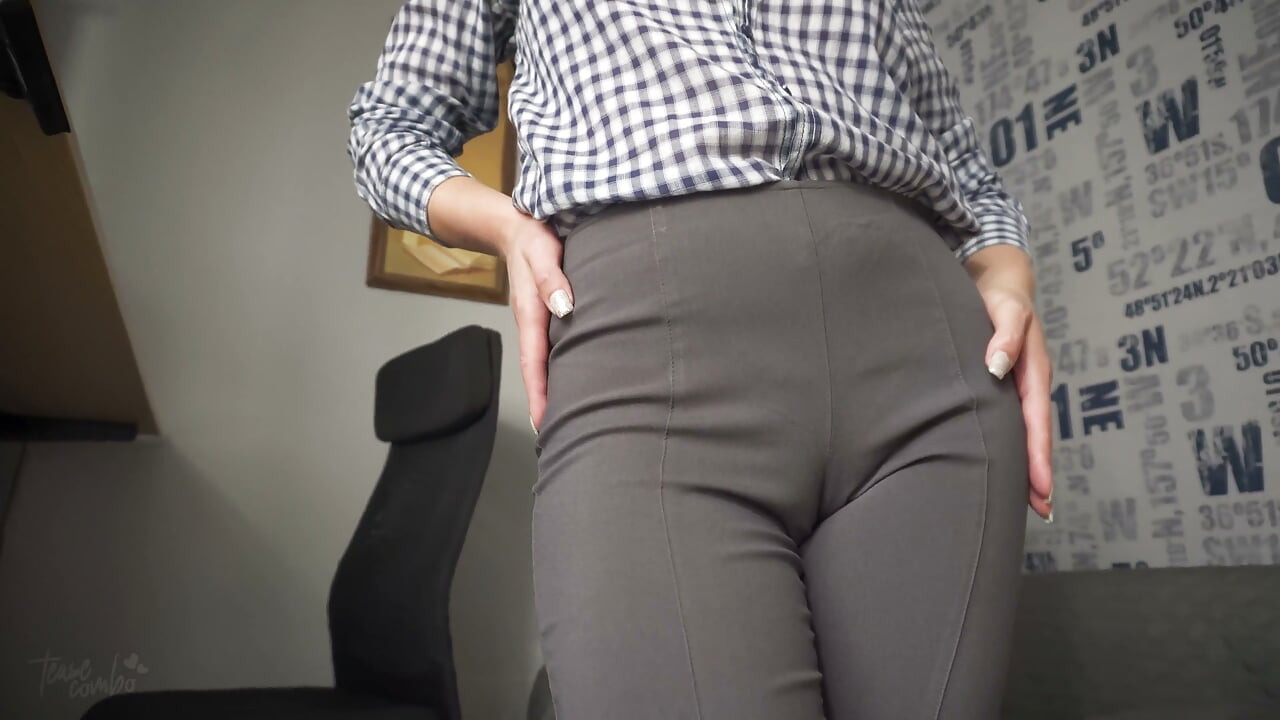 Freche Sekretärin verführt dich mit ihrem Cameltoe in engen Hosen