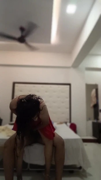 Jaw-dropping moment from "Desi aunty riding in hotel"