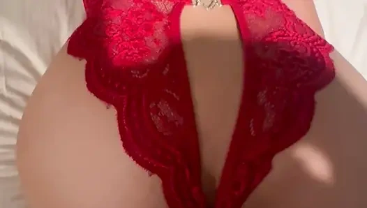 MILF with big natural boobs puts on a show