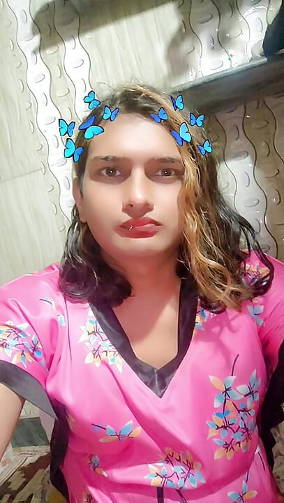 Zoya Shezadi Going to Secret Small Room to Mood Fresh for Myself