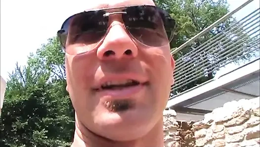 Blondine mit dickem arsch liebt den schwanz in der muschi im mund