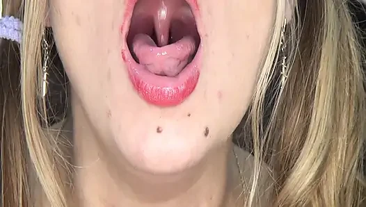 Super Kinky Show with Big Grapes