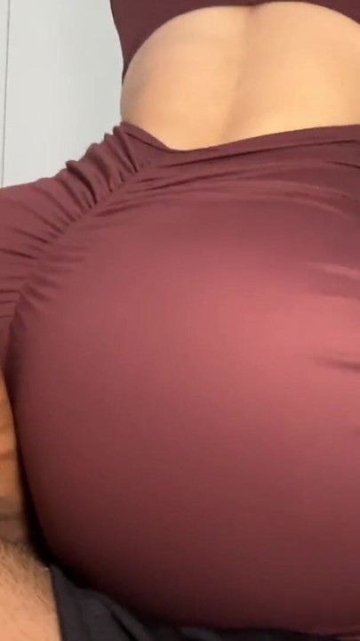 Glute Flexing - דבשת יבשה - שותף לחדר | קליפ 1