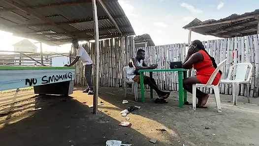 Pacarnya lagi nyari pria lain yang ngentot memeknya habis-habisan