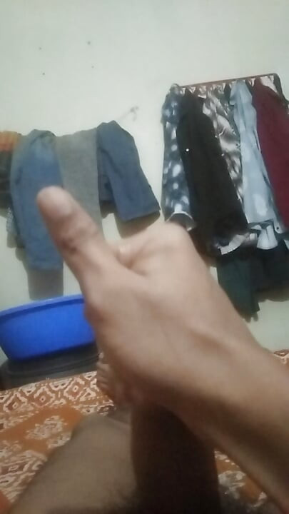 Mujhe itna chaahie tha ki mainne use haath se maalish kar di.