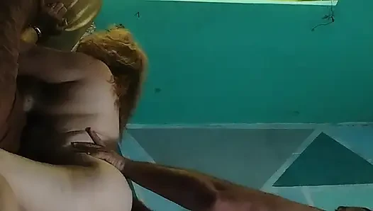 eine reife mutter mit dickem arsch