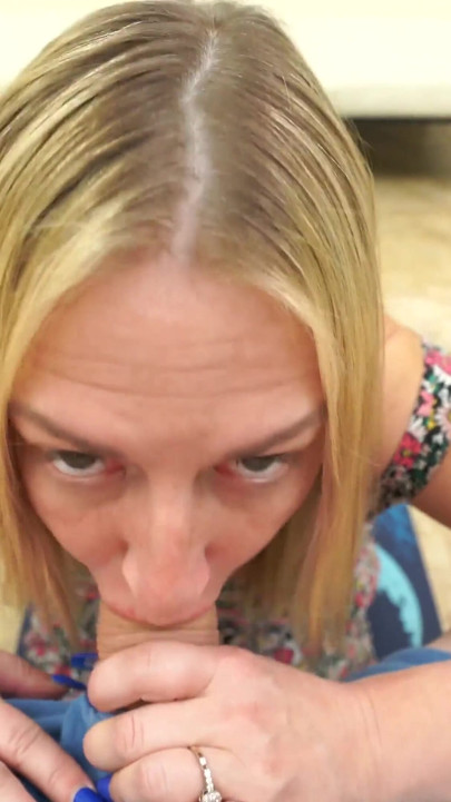 Busty Blonde Head Bobbin' Blowjob with Quinn Waters