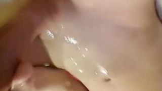 Sissy crossdresser ejaculează spermă