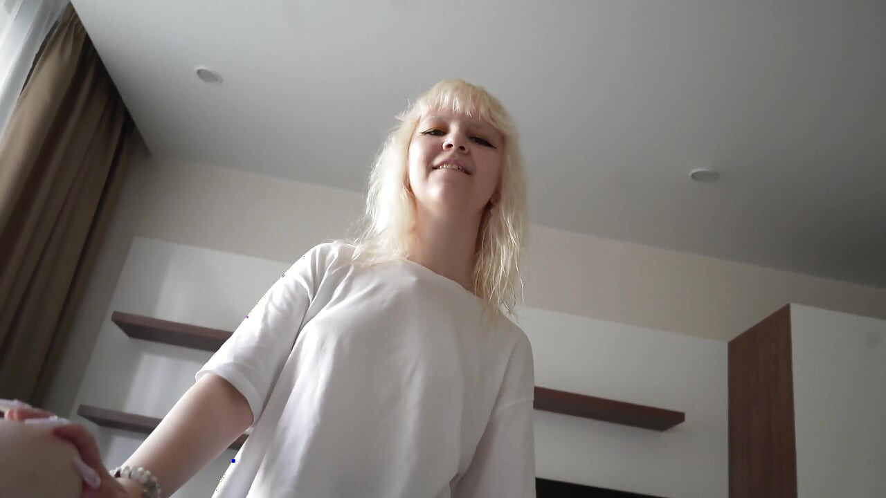 Kate White Can Give a Good Blowjob!