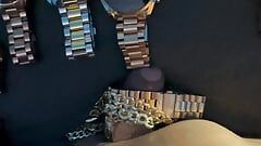 Reloj de pulsera y joyas de oro fetiche