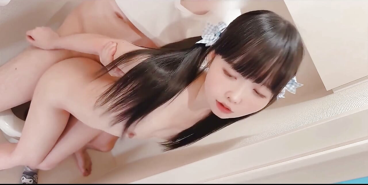 Toilet kencing putih di sini