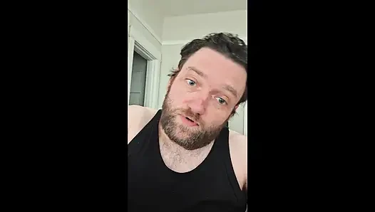 Koltuk değnekli yavru soyunuyor ve mastürbasyon yapıyor