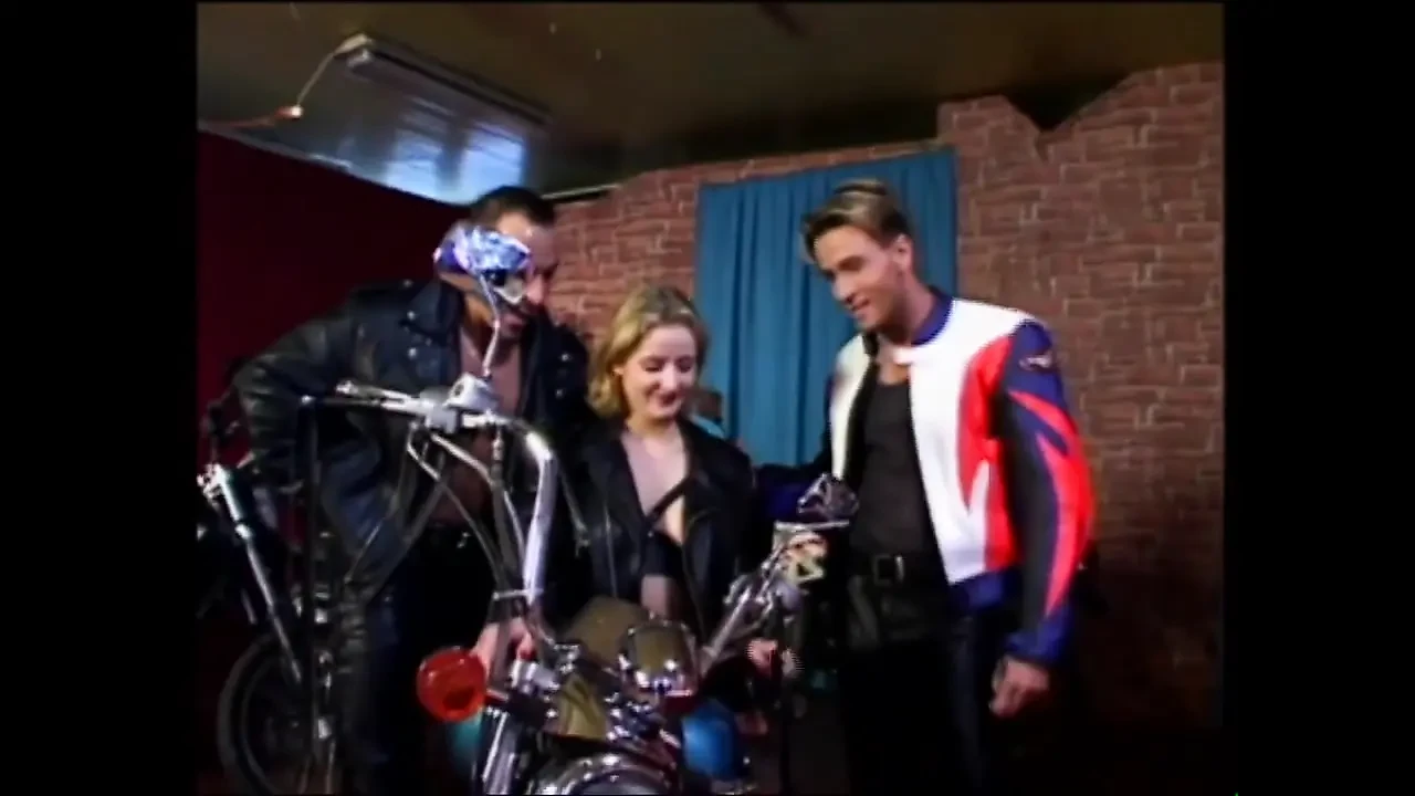 Pantolon ostidagi vaginaning fotosurati